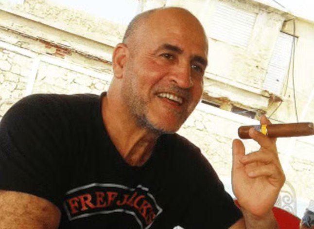 Suspeito de aliciar mulheres para Jeffrey Epstein é encontrado morto na França