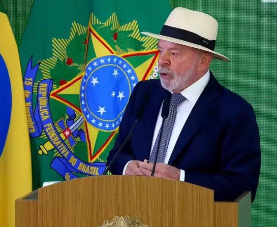 Lula diz que Brasil não vai 'chorar' perdas com tarifaço e nem 'sair  da mesa de negociação'