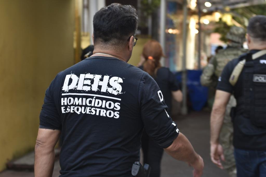 Homem é morto a facadas e pauladas no Centro de Manaus