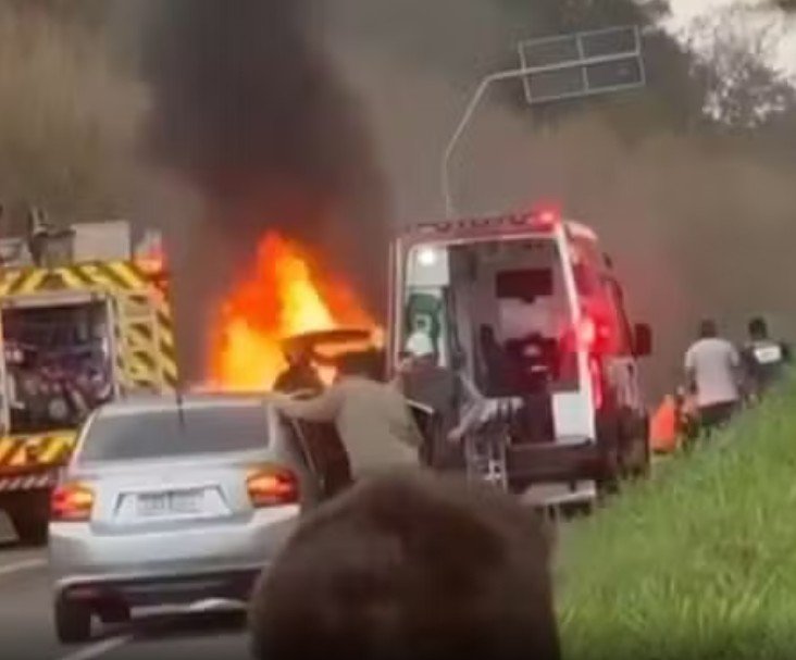 Acidente com incêndio mata três pessoas da mesma família em rodovia do ES