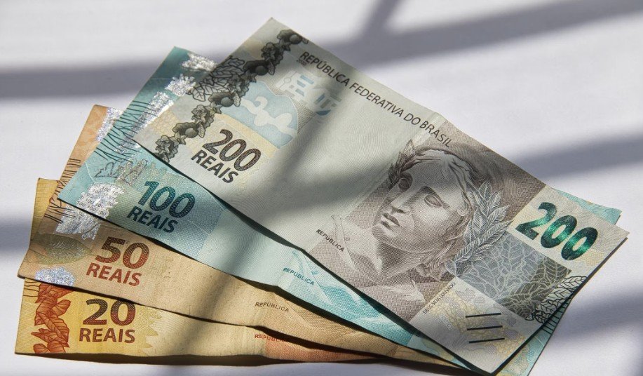 Trabalhadores começam a receber nesta sexta-feira distribuição de R$ 13 bilhões do FGTS
