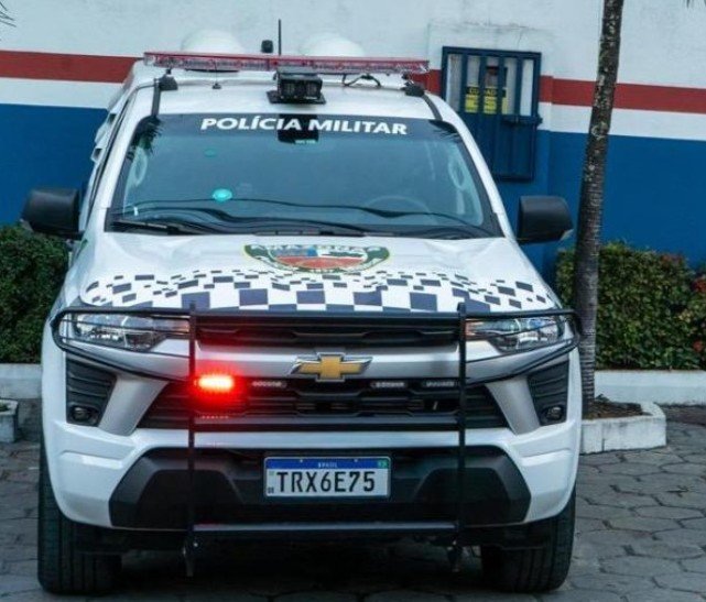 Homem agride policial e tenta roubar arma durante briga de rua no São Raimundo
