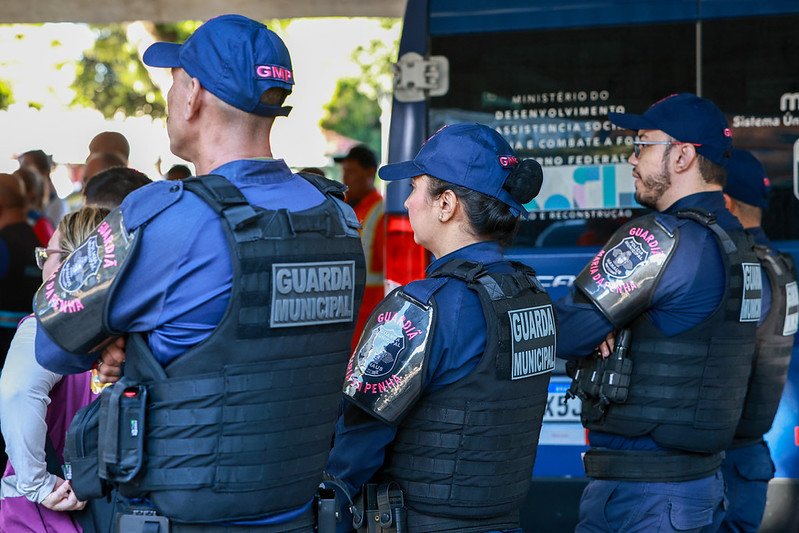Operação integrada fiscaliza comércios e retira construções irregulares no Centro