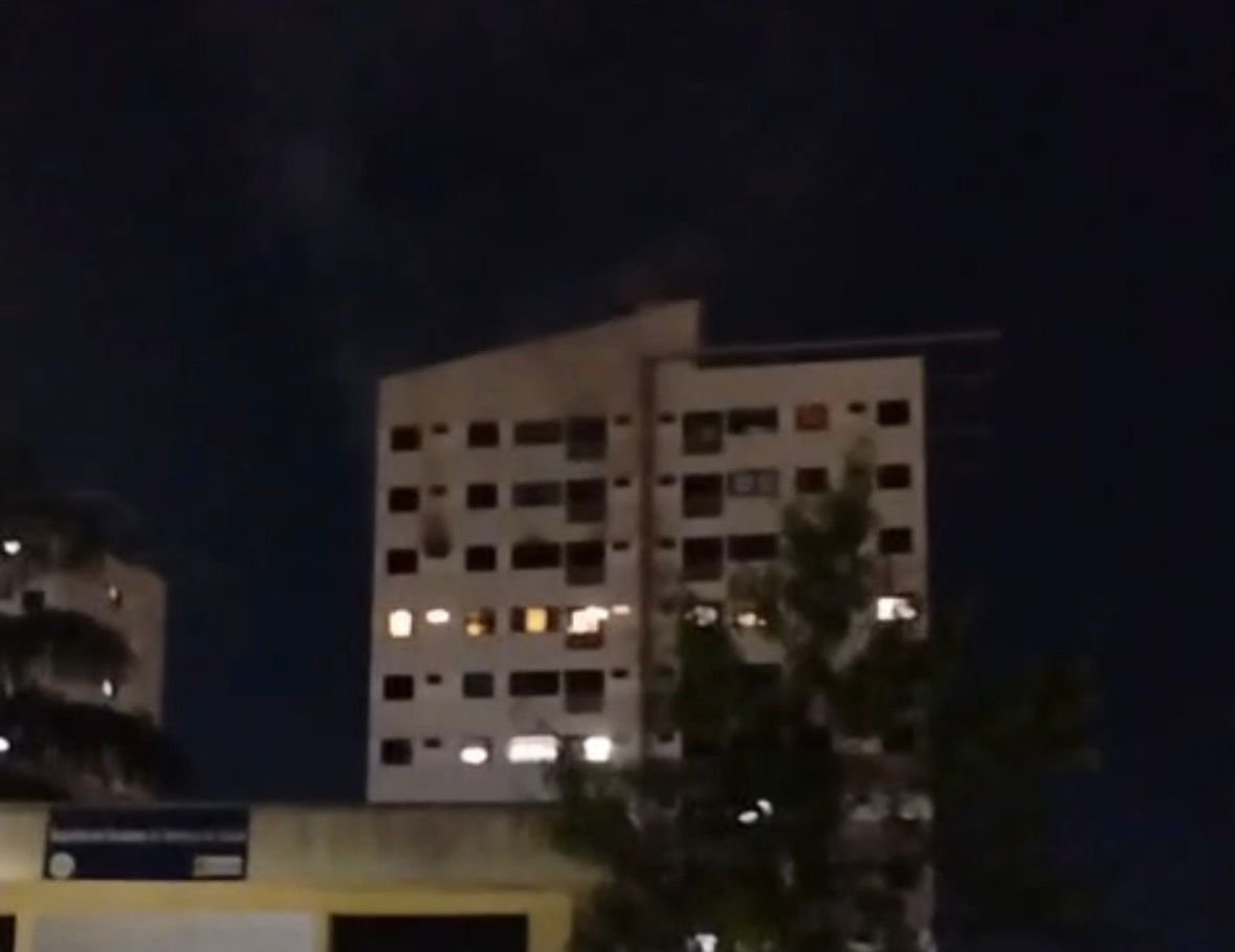 Fogo destrói apartamento em condomínio de Manaus
