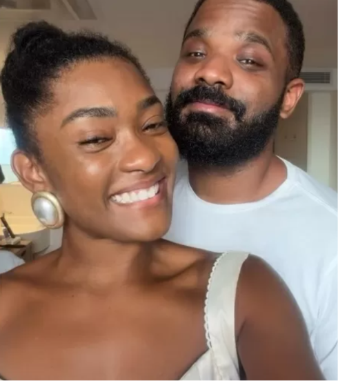 Vídeo mostra Arlindinho deixando casa de swing com duas mulher