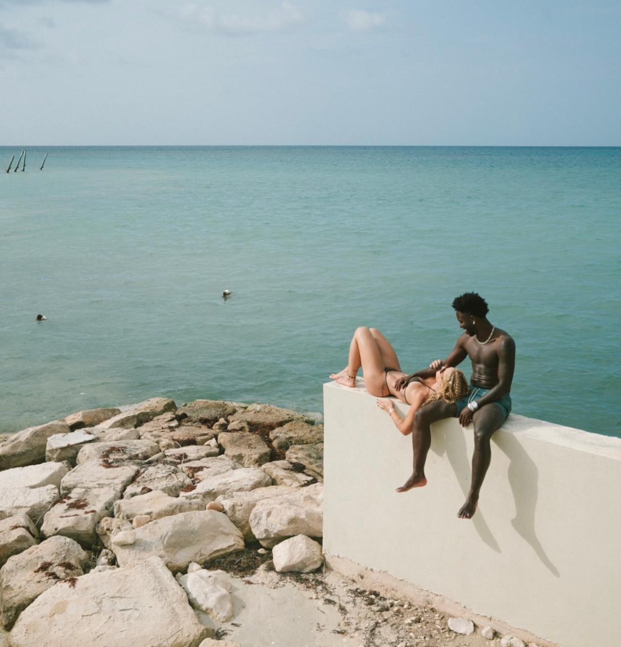 Vini Jr. mostra fotos da viagem romântica com Virginia na Jamaica