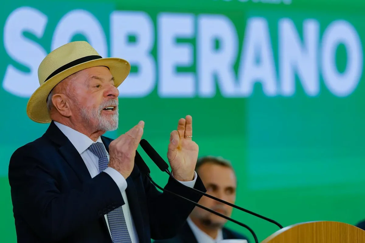 Justiça Eleitoral condena Lula por pedido de votos em evento oficial