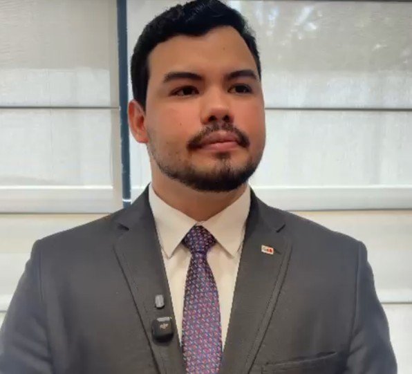Justiça revoga prisão de sargento da PM suspeito de matar jovem no Alvorada e família contesta