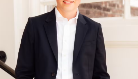Príncipe George completa 13 anos e ganha homenagem da Família Real