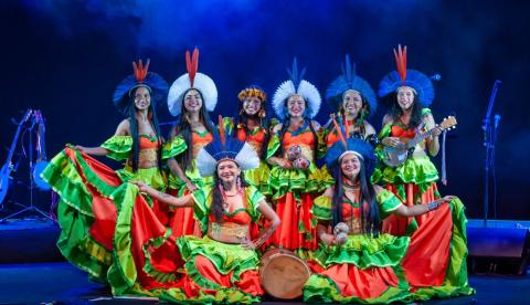 Com shows e oficinas gratuitas, grupo indígena Suraras do Tapajós se apresenta em Manaus