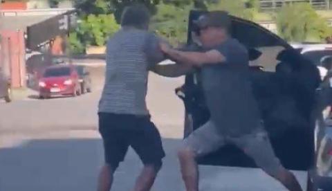 Idoso é roubado e agredido na saída de banco na Cachoeirinha; veja vídeo
