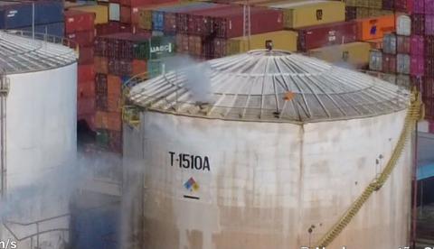 Bombeiros seguem tentando resfriar tanque que voltou a liberar gás tóxico no Distrito