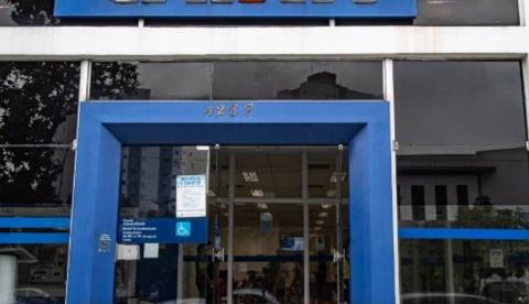 Homem tenta dar golpe com RG falso em banco, quebra porta de shopping e acaba preso em Manaus