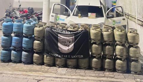 Sete homens são presos suspeitos de roubar 70 botijas de gás de empresa em Manaus