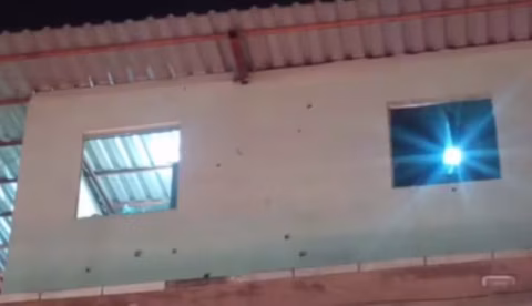 Casa de ex-esposa de policial militar é alvo de ataque a tiros na Compensa