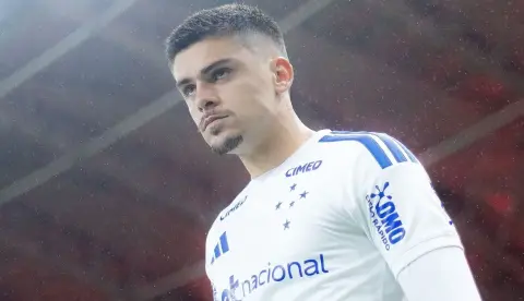 Atacante Gabriel Pec sofre fratura na estreia pelo Cruzeiro no Campeonato Brasileiro