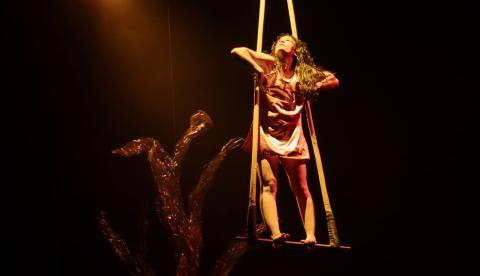 Teatro da Instalação recebe última sessão do espetáculo ‘TEZ’ nesta sexta-feira