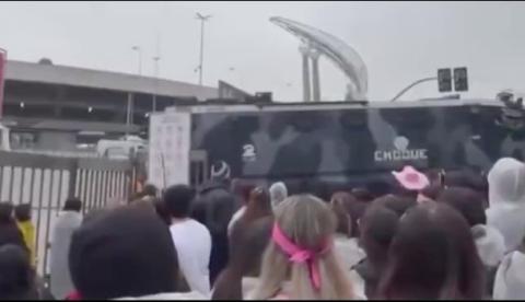 Show de Harry Styles: calçada cede e viatura da PM tomba no Morumbis