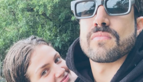 Noivo? Caio Castro surge de aliança nas redes sociais