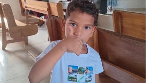 Menino de 6 anos morre após ser atingido por facão pelo próprio pai em Itapiranga