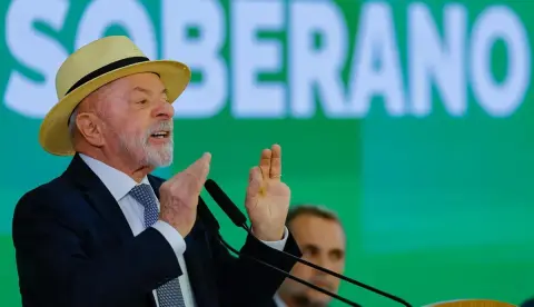 Justiça Eleitoral condena Lula por pedido de votos em evento oficial