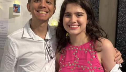 Filha de Tadeu Schmidt anuncia noivado