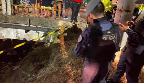Corpo de mulher é encontrado sobre sofá debaixo de ponte em Manaus