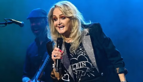 Morre a cantora Bonnie Tyler, voz de 'Total Eclipse of the Heart', aos 75 anos
