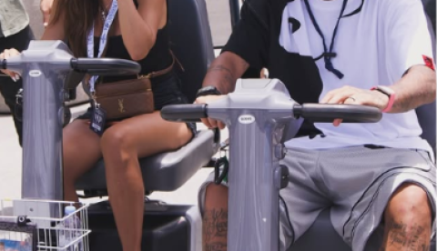 Neymar curte passeio na Disney com a família após eliminação na Copa