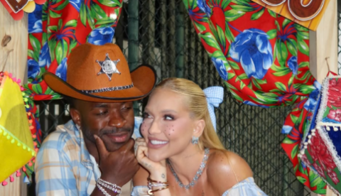 Virginia e Vini Jr. fazem festa julina e posam em clima de romance