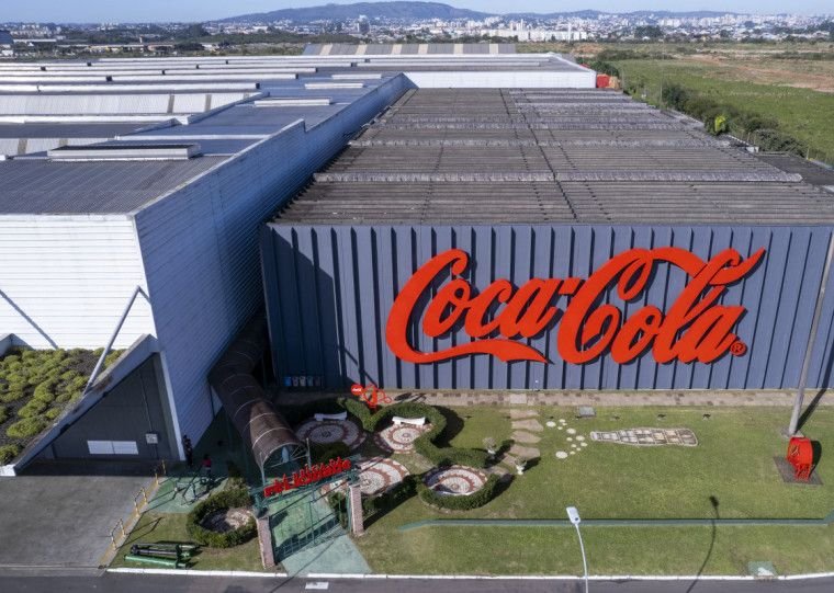 Coca-Cola, Tesla e eBay se unem contra tarifa de 25% dos EUA sobre produtos do Brasil
