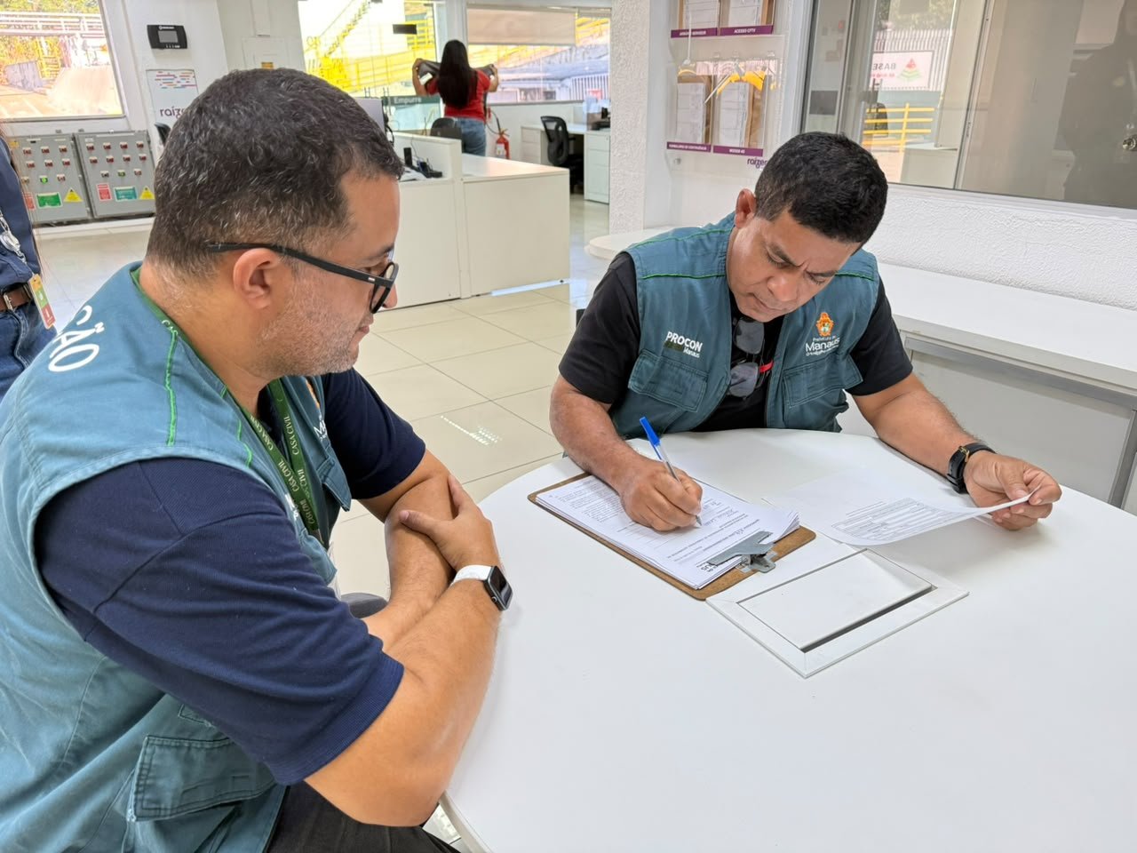 Procon Manaus investiga reajustes nos combustíveis e notifica distribuidoras