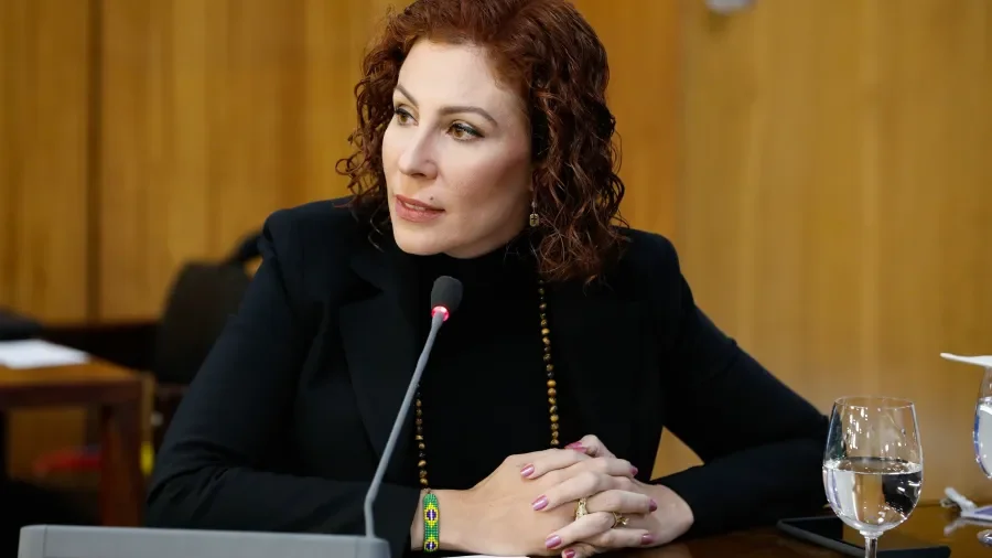 Justiça da Itália reabre processo de extradição de Carla Zambelli