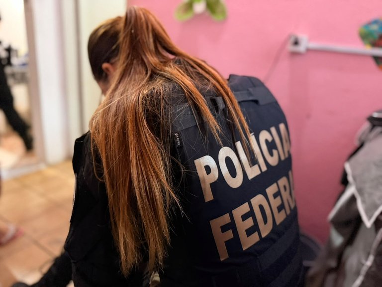 Homem é preso ao ser flagrado com imagens de abuso sexual infantil em Manaus