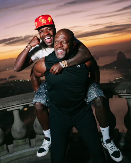 Terry Crews mostra encontro com Vini Jr. no Cristo Redentor