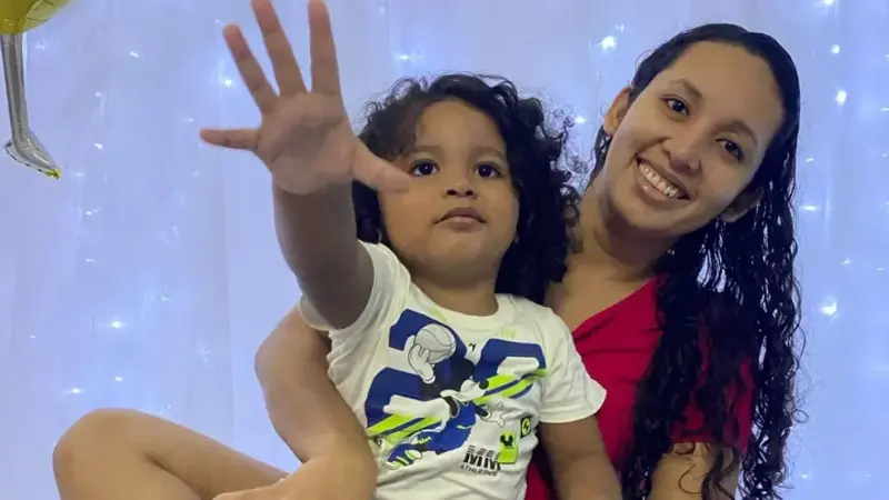 mae-e-filho-foram-atropelados-em-manaus-foto-arquivo-pessoal.webp