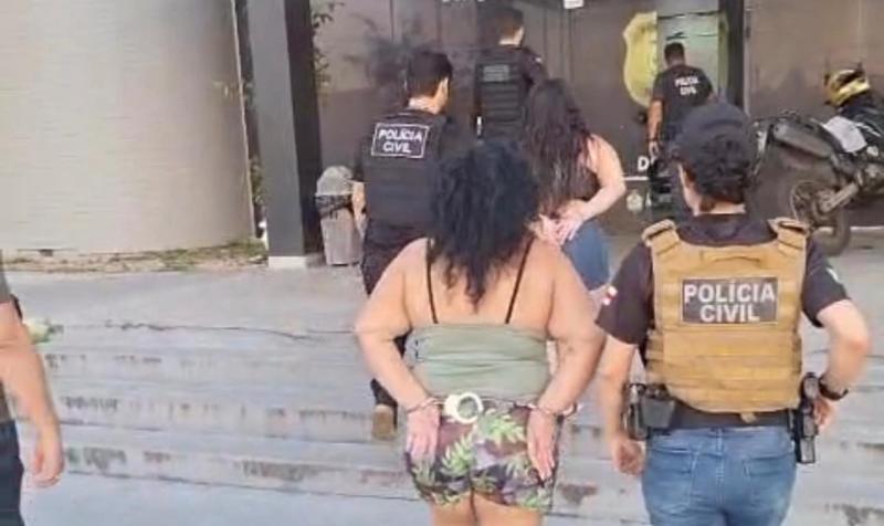 Mãe e filha são presas suspeitas de tentar matar mulher trans a facadas em Parintins