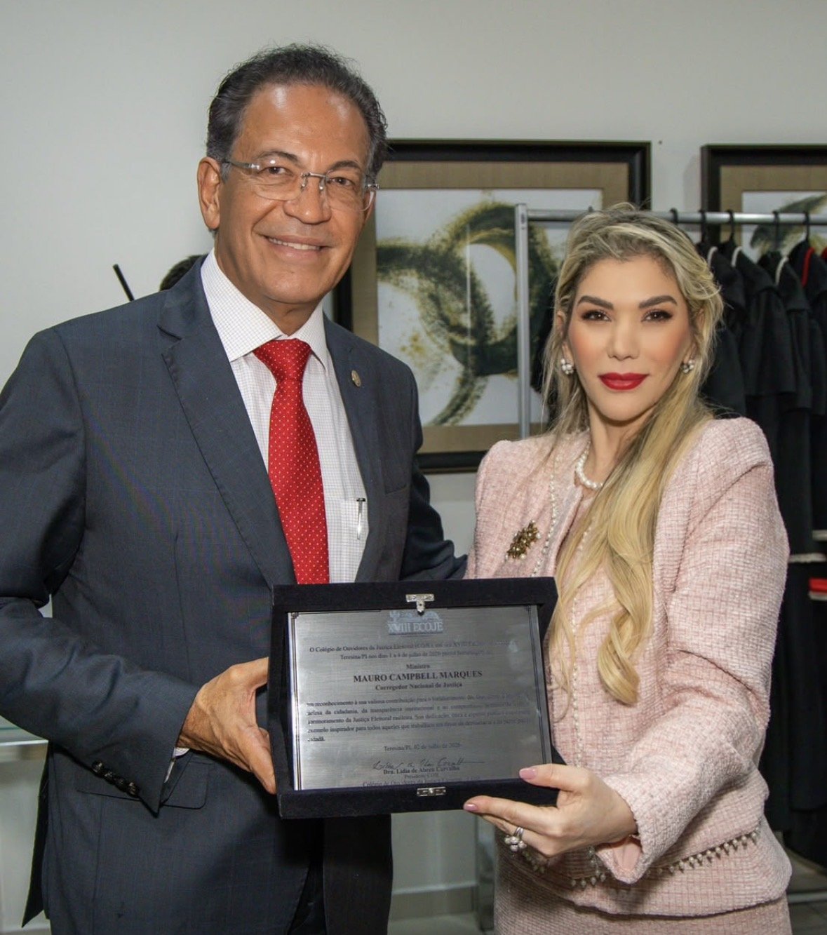Ministro Mauro Campbell recebe homenagem do Colégio de Ouvidores da Justiça Eleitoral em Manaus