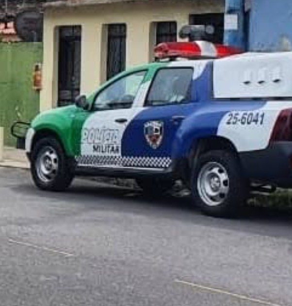 Homem é preso com pistola após ameaçar e bater com arma em capacete de motociclista em Manaus