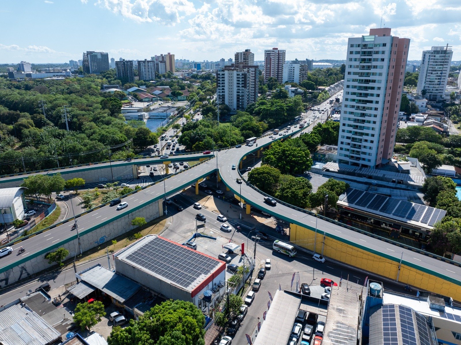 Dez complexos viários passam por obras de recuperação em Manaus