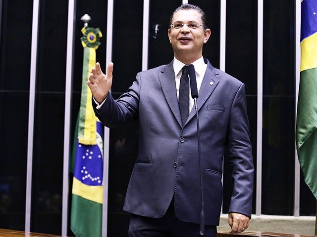 Operação da PF mira grupo ligado ao líder do PL por suspeita de fraude com dinheiro público