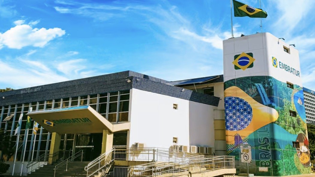 Embratur abre processo seletivo com salários de até R$ 9,1 mil
