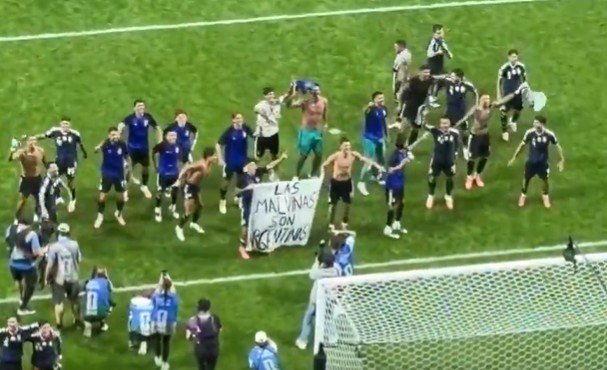 FIFA pode punir Argentina por faixa sobre as Malvinas após vitória contra a Inglaterra