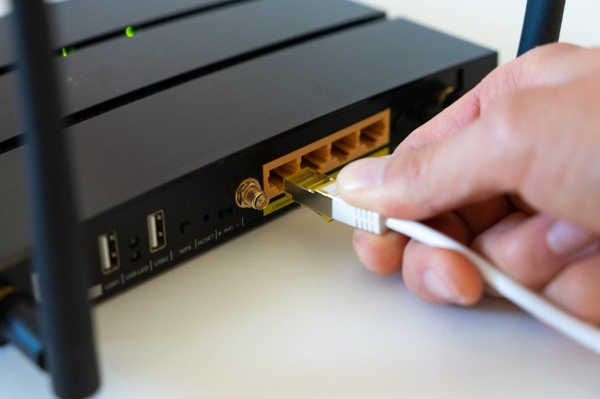 Os "vilões" do Wi-Fi: Conheça os objetos domésticos que sabotam a sua internet