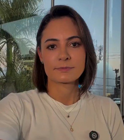 Vídeo: Michelle Bolsonaro coloca fim ao conflito com Flávio após pedido de desculpas