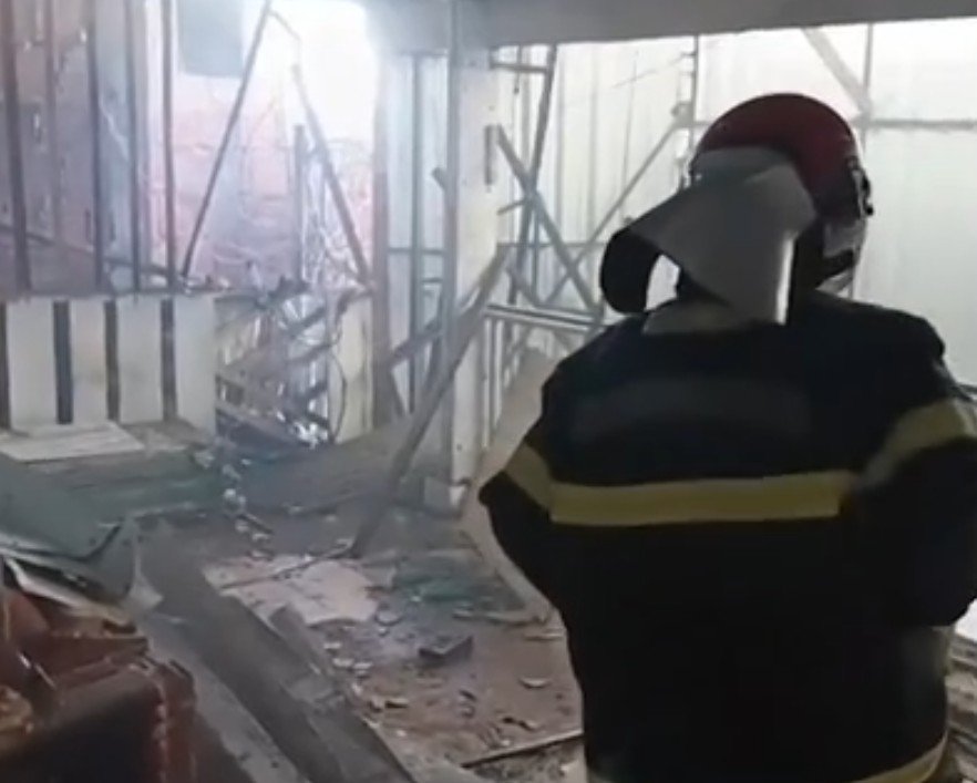 Novo incêndio atinge loja no Centro de Parintins e mobiliza bombeiros
