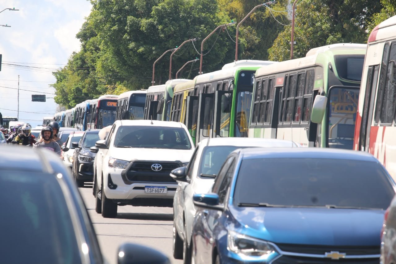Rodoviários de Manaus ampliam pauta e mantêm greve geral mesmo se salários forem pagos