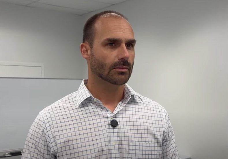 PF recomenda demissão de Eduardo Bolsonaro por abandono de cargo