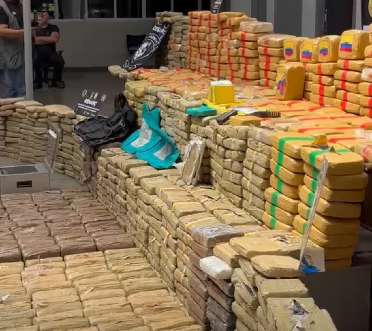 "Não acabou": polícia promete ir "até o inferno" para prender envolvidos em morte de investigador em Manaus