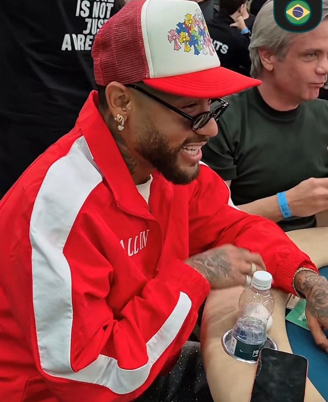 Neymar joga torneio de poker em dia de jogo do Santos; vídeo